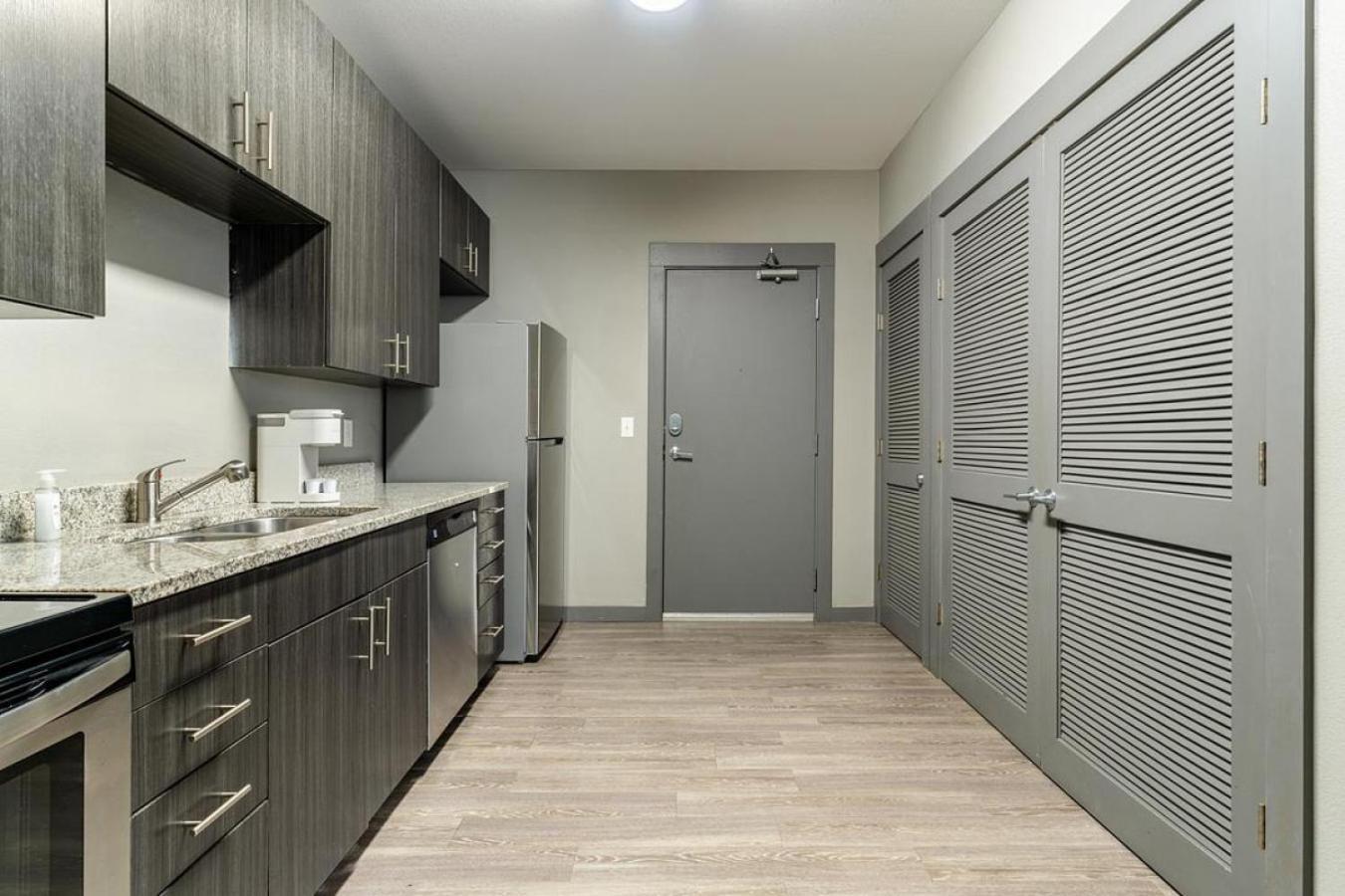 Landing At The Nine At - 4 Bedrooms In Apartment *